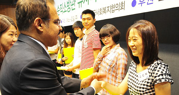 S-OIL offers 300 million won in scholarship to children of fallen firefighters